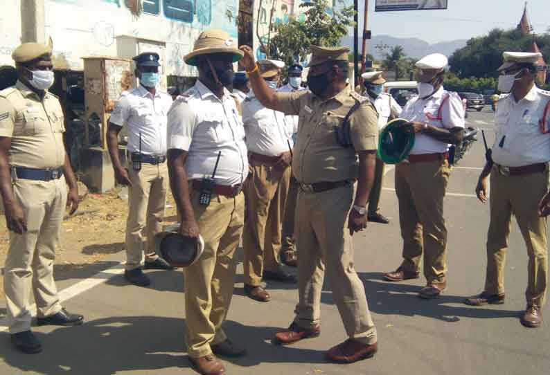 சேலத்தில் போக்குவரத்து போலீசாருக்கு தொப்பிகள், நீர்மோர்