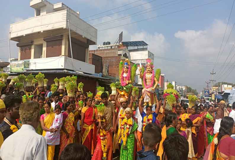 கயத்தாறு மாரியம்மன் கோவிலில் முளைப்பாரி ஊர்வலம்