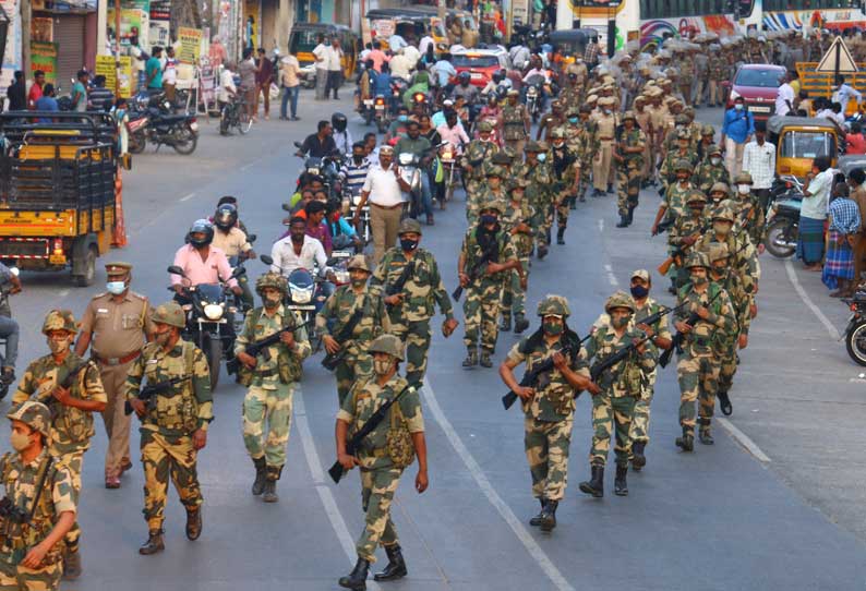 விழுப்புரத்தில் துணை ராணுவத்தினர், போலீசார் கொடி அணிவகுப்பு