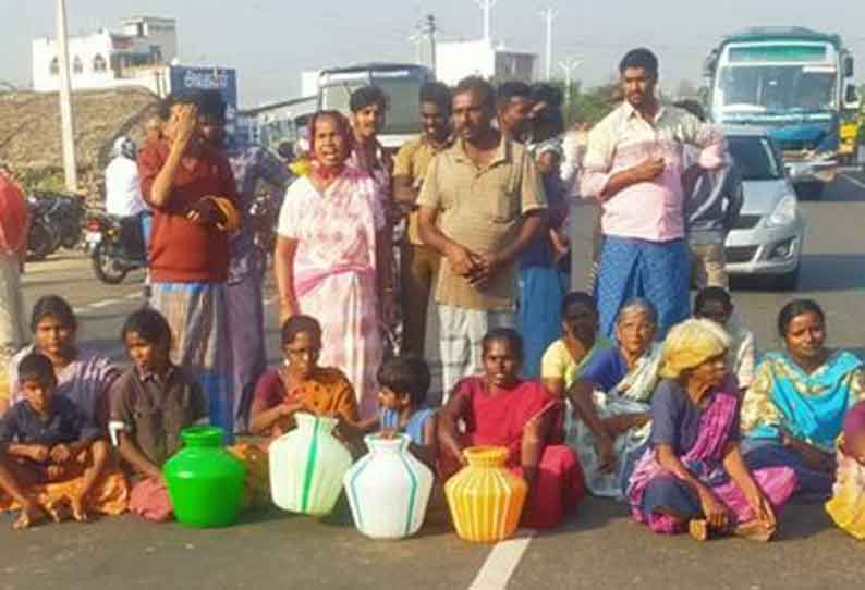 திண்டுக்கல் அருகே குடிநீர் கேட்டு கிராம மக்கள் சாலை மறியல்