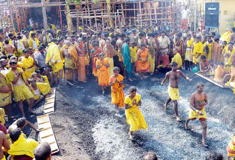 நத்தம் மாரியம்மன் கோவில் மாசித்திருவிழா; பூக்குழி இறங்கி பக்தர்கள் பரவசம்