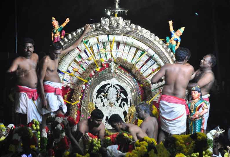 குழுமாயி அம்மன் கோவிலில்  நாளை குட்டி குடித்தல்