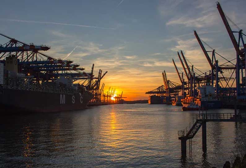 கொழும்பு துறைமுகத்தின் ஒரு பகுதியை இந்தியா, ஜப்பானுக்கு கொடுத்தது இலங்கை