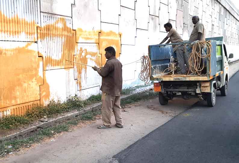 சுவர் விளம்பரங்கள் அழிக்கும் பணி