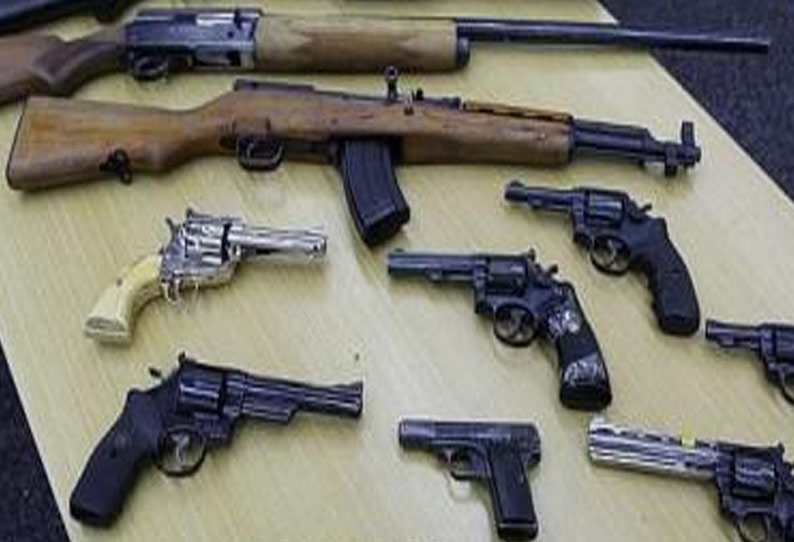 காஞ்சீபுரம் மாவட்டத்தில் 93 பேரின் துப்பாக்கிகள் போலீசாரிடம் ஒப்படைப்பு