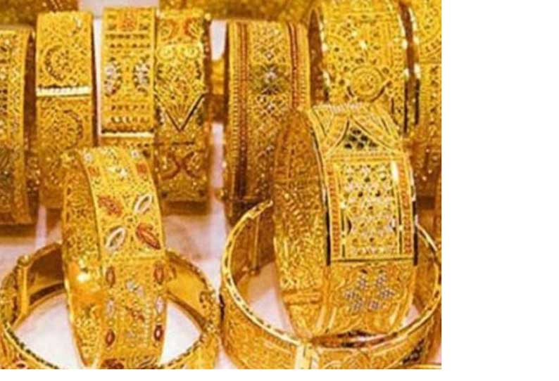 202103042354123730_12-gold-bracelets-con