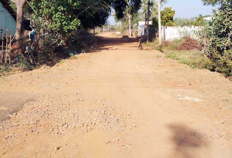 ஜல்லிக்கற்கள் பெயர்ந்த சாலையால் சிரமத்திற்கு உள்ளாகும் வாகன ஓட்டிகள்