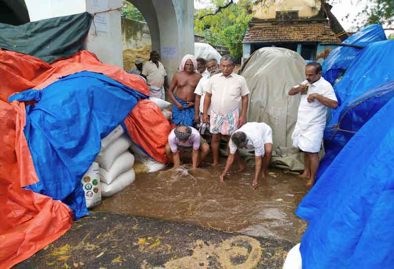 திருக்குறுங்குடி பகுதியில் பலத்த மழை:  1000 நெல் மூட்டைகள் சேதம்