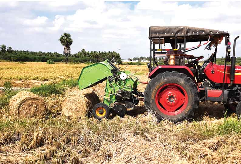 எந்திரம் மூலம் வைக்கோல் கட்டும் பணி