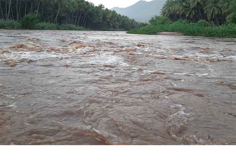 விடிய, விடிய பெய்த கோடை மழையால் வைகை ஆற்றில் வெள்ளப்பெருக்கு