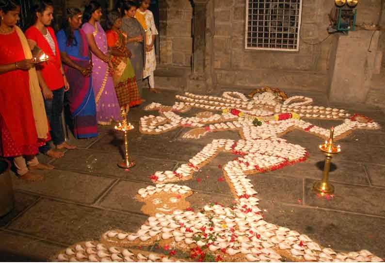 தழுவிய மகாதேவர் கோவிலில் 1,008 சங்குகளால் ஆன நடராஜர்