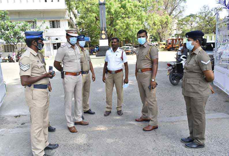 ஈரோடு மாவட்டத்தில் வேட்புமனு தாக்கல் செய்யும் இடங்களில்  பலத்த போலீஸ் பாதுகாப்பு