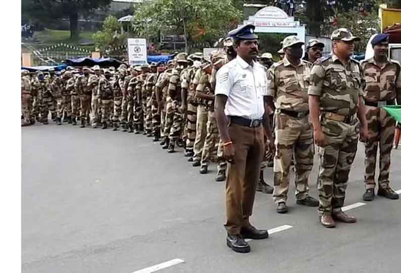 துணை ராணுவ படையினர்  கொடி அணிவகுப்பு