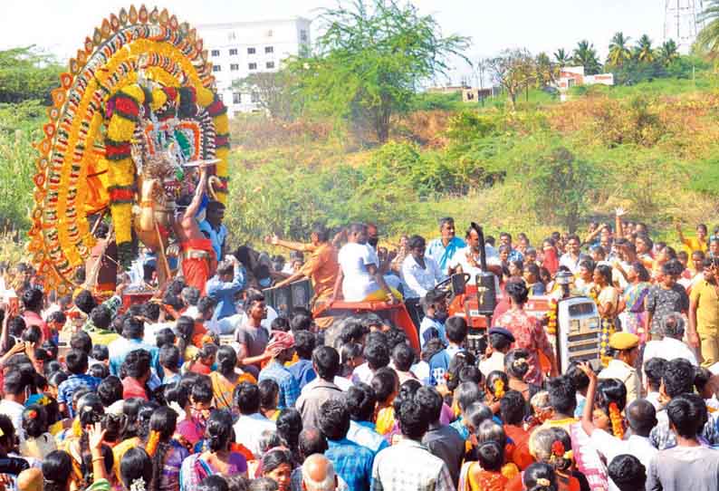 திருத்தணி, பள்ளிப்பட்டு பகுதிகளில் அங்காளம்மன் கோவில் மயானக் கொள்ளை திருவிழா - 7 கிராமத்தை சேர்ந்த பொதுமக்கள் திரண்டனர்