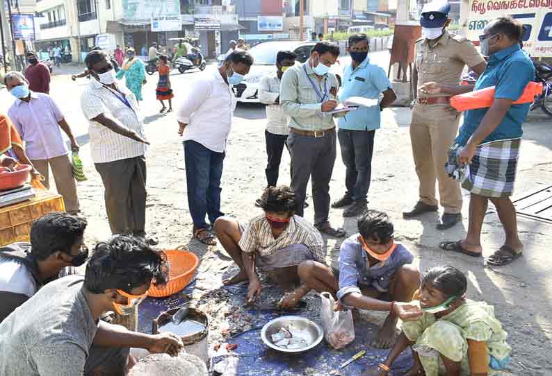 ஈரோடு மீன் மார்க்கெட்டில் முக கவசம் அணியாதவர்களுக்கு அபராதம்; மாநகராட்சி அதிகாரிகள் நடவடிக்கை