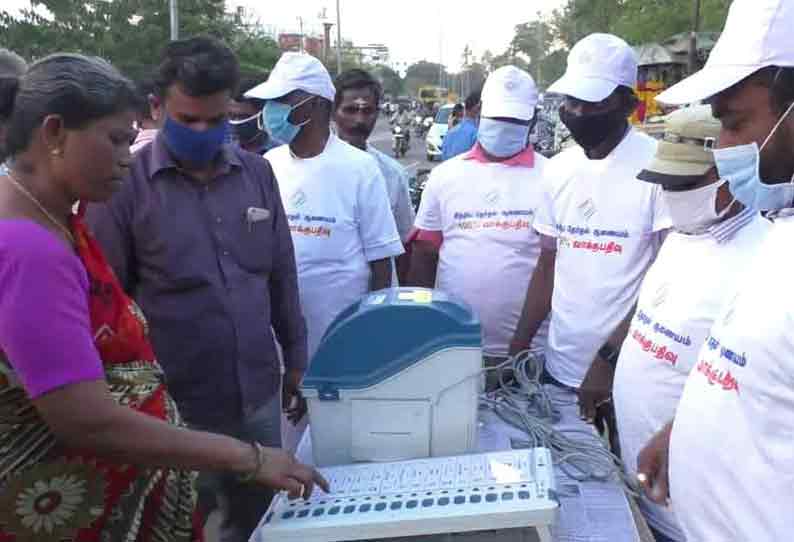 100 சதவீத வாக்குப்பதிவை வலியுறுத்தி வாக்காளர்களுக்கு விழிப்புணர்வு