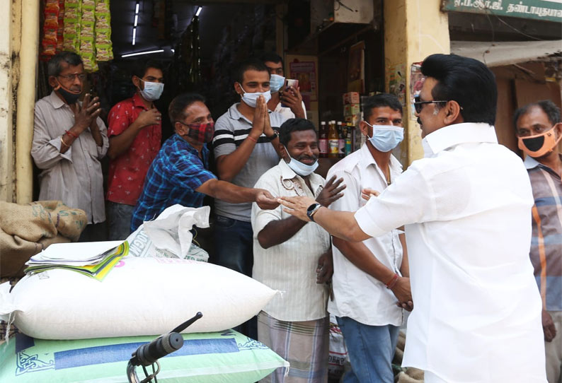 வீதி வீதியாக சென்று வேட்பாளருக்கு ஆதரவு திரட்டும் திமுக தலைவர் முக ஸ்டாலின்