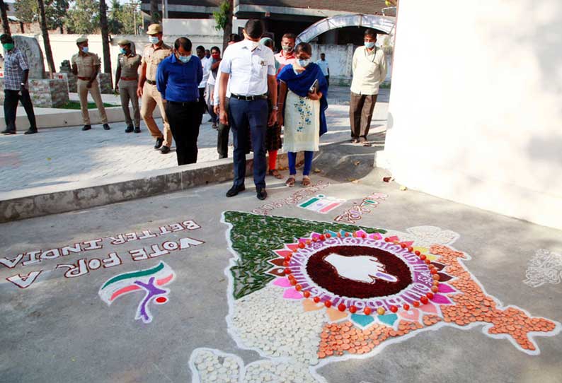 திருவண்ணாமலை; 100 சதவீத வாக்களிப்பு குறித்த விழிப்புணர்வு கண்காட்சி