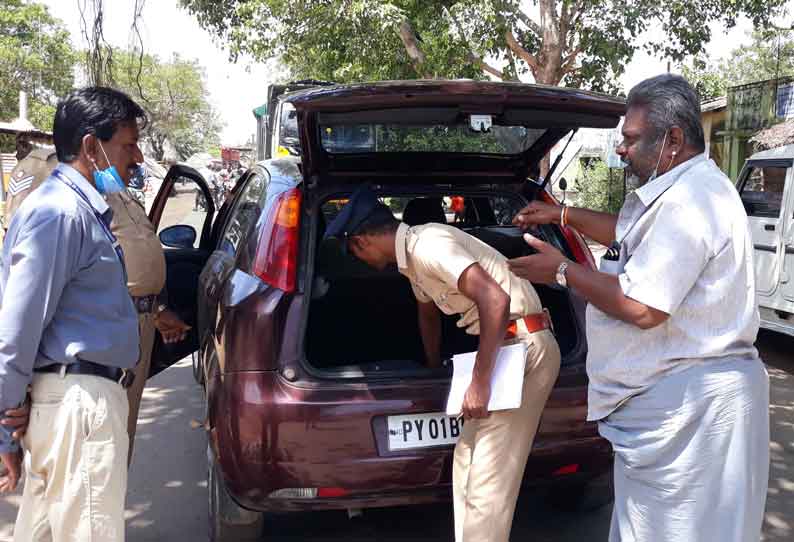 போலீசார்-துணை ராணுவத்தினர் தீவிர வாகன சோதனை