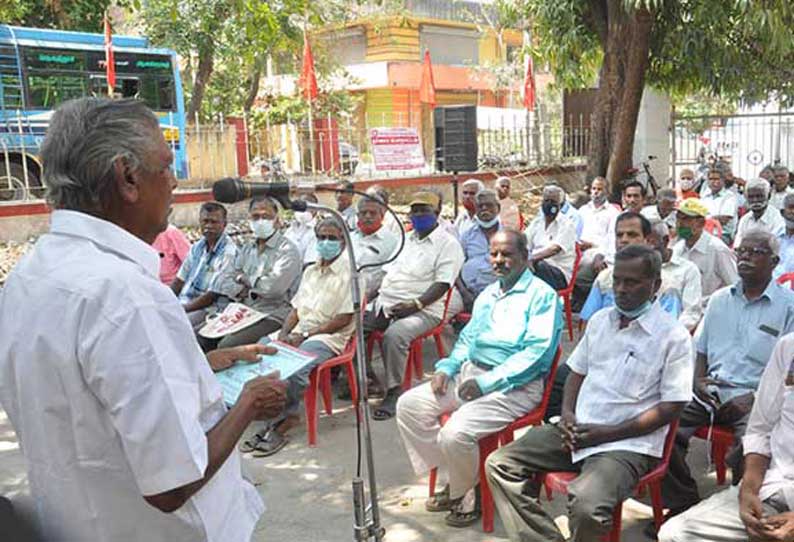 வேலூர்; பி.எஸ்.என்.எல். ஓய்வூதியர் சங்கத்தினர் தர்ணா போராட்டம்