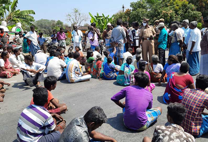 கலசபாக்கம்; டிராக்டர் டிரைவர் உடலை வாங்க மறுத்து உறவினர்கள் மறியல்