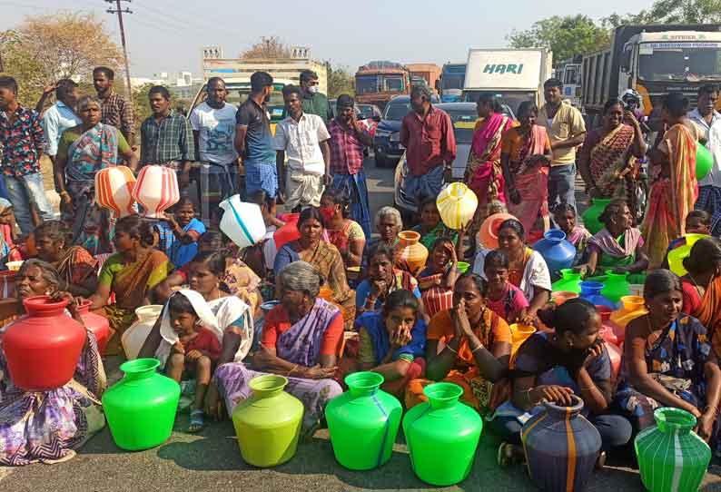 சிக்கனம்பட்டியில் குடிநீர் கேட்டு காலிக்குடங்களுடன் பொதுமக்கள் சாலைமறியல்