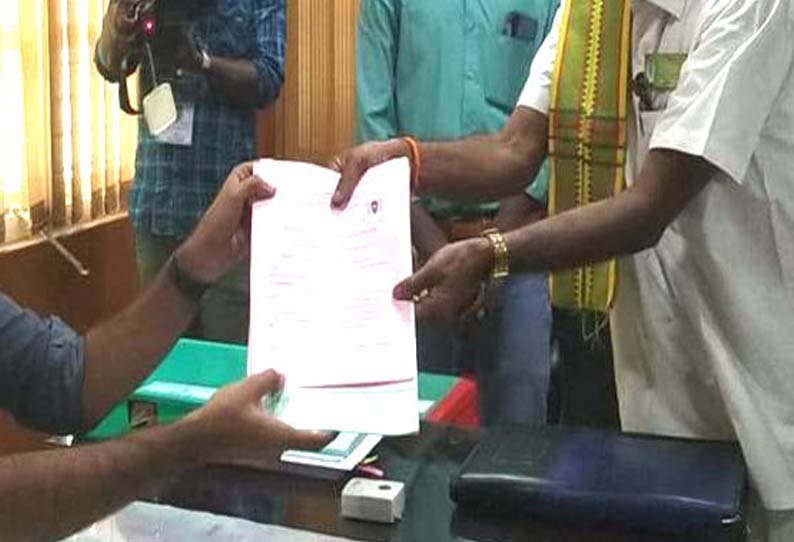 காஞ்சீபுரம் மாவட்டத்தில் 142 பேர் வேட்பு மனுதாக்கல் காஞ்சீபுரம் மாவட்டத்தில் 142 பேர் வேட்பு மனுதாக்கல்