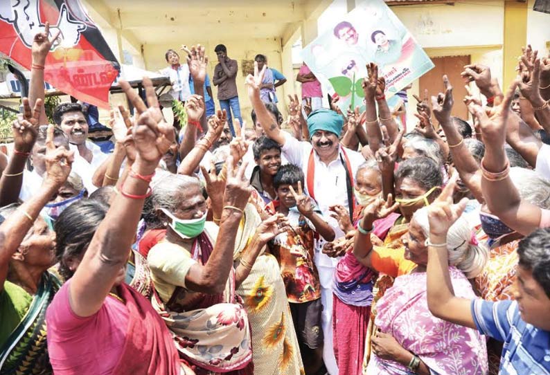 வாழைநாரிலிருந்து பட்டுப்புடவை தயாரிக்கும் தொழிற்சாலை அமைக்கப்படும் அ.தி.மு.க. வேட்பாளர் கு.ப.கிருஷ்ணன் பேச்சு