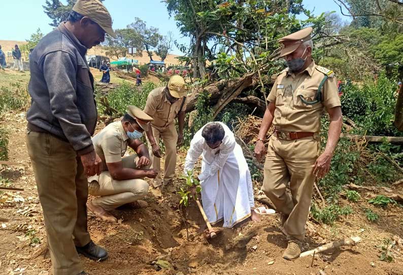 சூட்டிங்மட்டத்தில் மரக்கன்று நடும் விழா