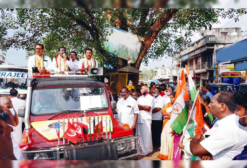 கிள்ளியூர் தொகுதியில் காய்கறி, மீன் வியாபாரிகளை சந்தித்து வாக்குகள் சேகரித்த வேட்பாளர்கள்  - ஊழல் ஆட்சியை அகற்ற காங்கிரஸ் கூட்டணிக்கு ஆதரவு தாருங்கள் என பிரசாரம்