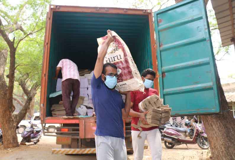 சென்னையில் இருந்து தேர்தல் பொருட்கள் லாரியில் நெல்லை வந்தன