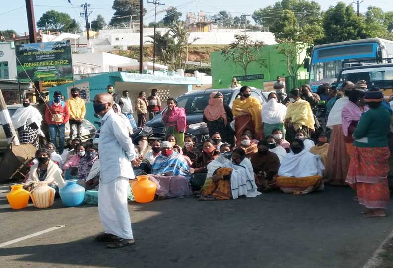 கோத்தகிரியில் காலிக்குடங்களுடன் பொதுமக்கள் திடீரென சாலை மறியல்