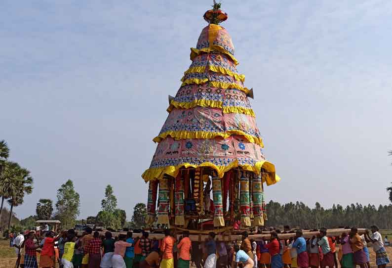 மேல்பாதி திரவுபதியம்மன் கோவில் திருவிழா  33 அடி உயர தேரை தோளில் சுமந்து சென்ற பக்தர்கள்