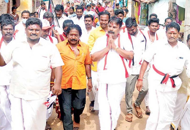 அரசு கல்லூரி மாணவிகளுக்கு ஸ்கூட்டர் வாங்க மானியம் வழங்கப்படும்; தஞ்சை தொகுதி அ.தி.மு.க. வேட்பாளர் அறிவுடைநம்பி வாக்குறுதி