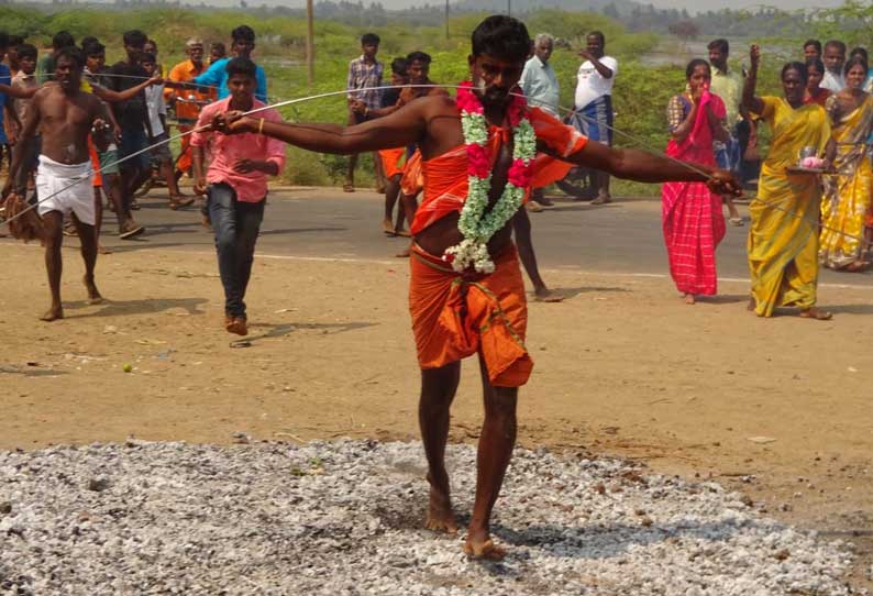 சங்கராபுரம், மூங்கில்துறைப்பட்டு பகுதி முருகன் கோவில்களில் பங்குனி உத்திர விழாவில் பக்தர்கள் தீ மிதித்தும், அலகுகுத்தியும் நேர்த்திக்கடன் செலுத்தி வழிபட்டனர்.