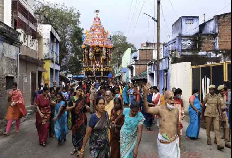 ஆழ்வார்திருநகரி ஆதிநாதர் ஆழ்வார் கோவிலில் பங்குனி திருவிழா தேரோட்டம்