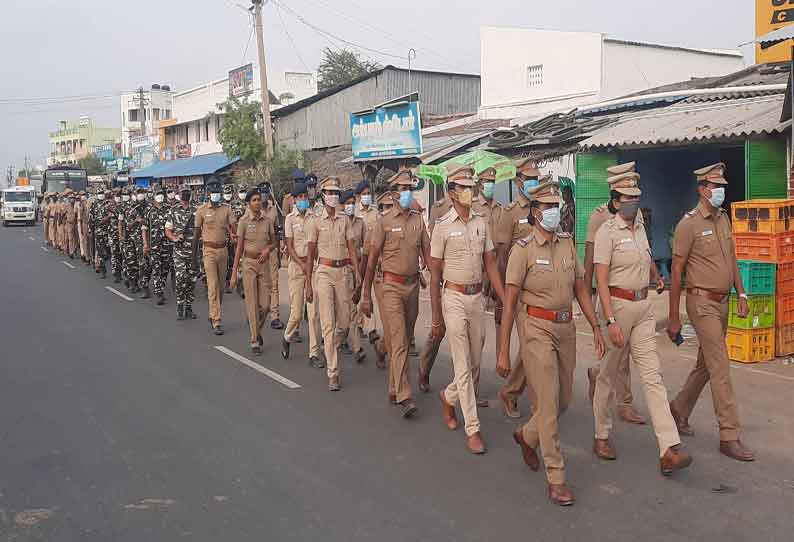 விராலிமலையில் போலீசார்  கொடி அணிவகுப்பு