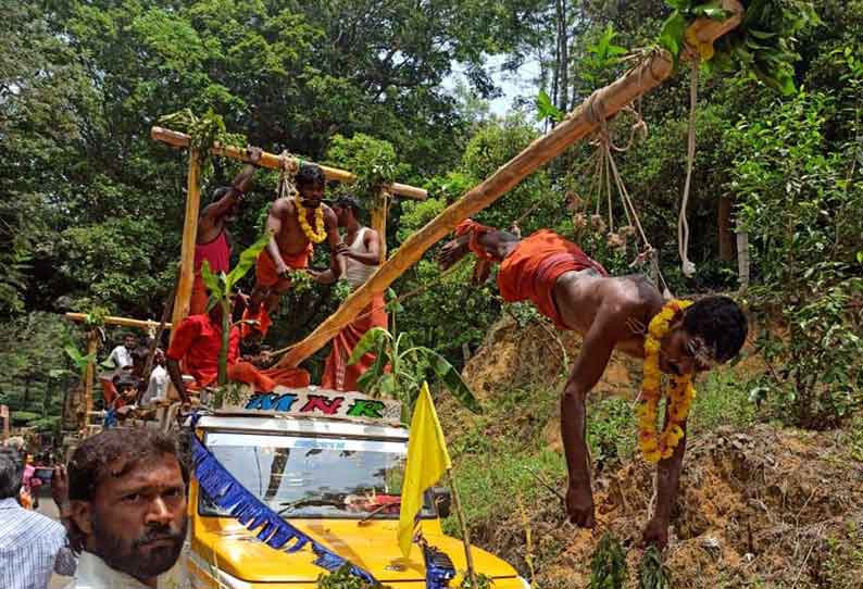 ஓவேலி செந்தூர் முருகன் கோவிலில் பறவை காவடி எடுத்து பக்தர்கள் நேர்த்திக்கடன்