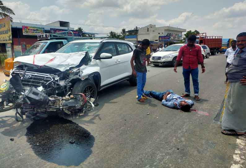 புதுக்கோட்டை அருகே பரிதாபம்:  மோட்டார் சைக்கிள் மீது கார் மோதல்; 2 பேர் பலி