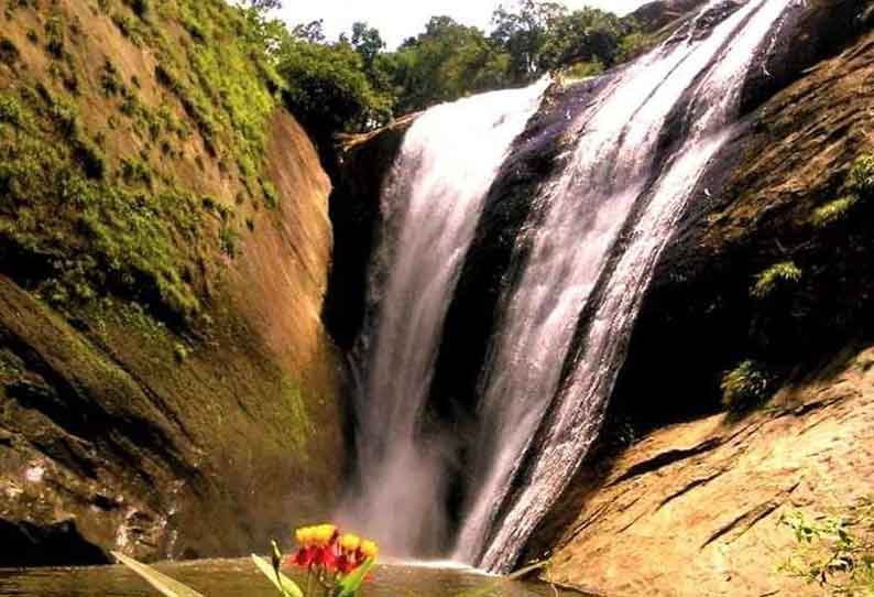 கொடைக்கானல் அஞ்சுவீடு அருவியில் ஆர்ப்பரிக்கும் தண்ணீர்