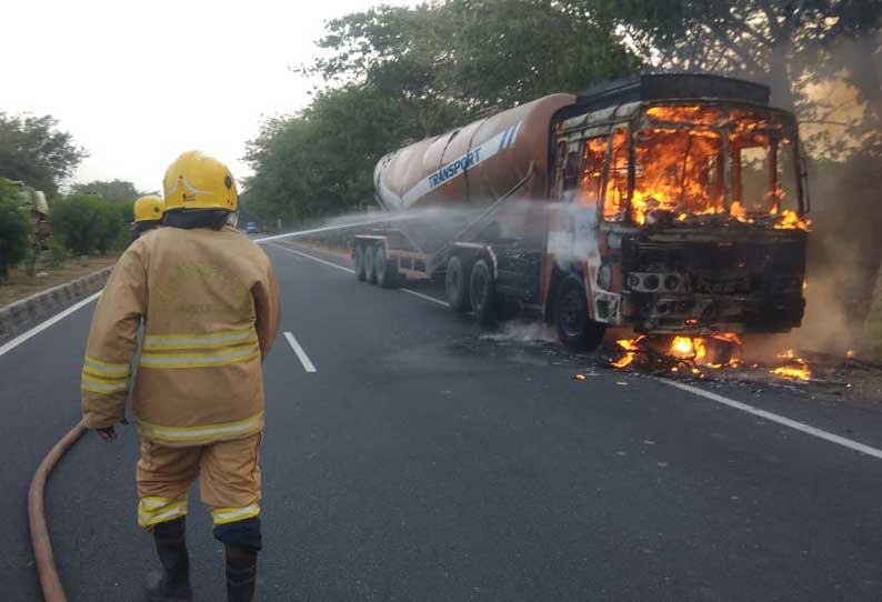 மயிலம் அருகே மொபட்ட மீது மோதிய லாரி தீ பற்றி எரிந்தது ஆசிரியை படுகாயம்