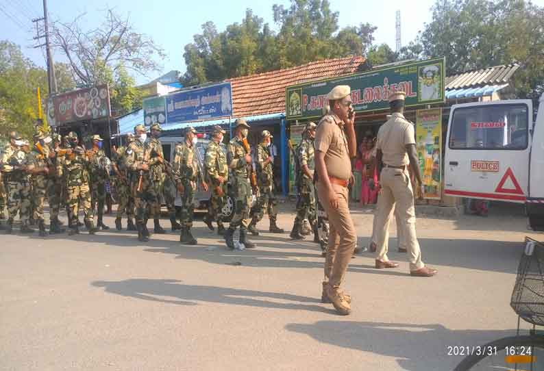 போலீஸ் கொடி அணிவகுப்பு