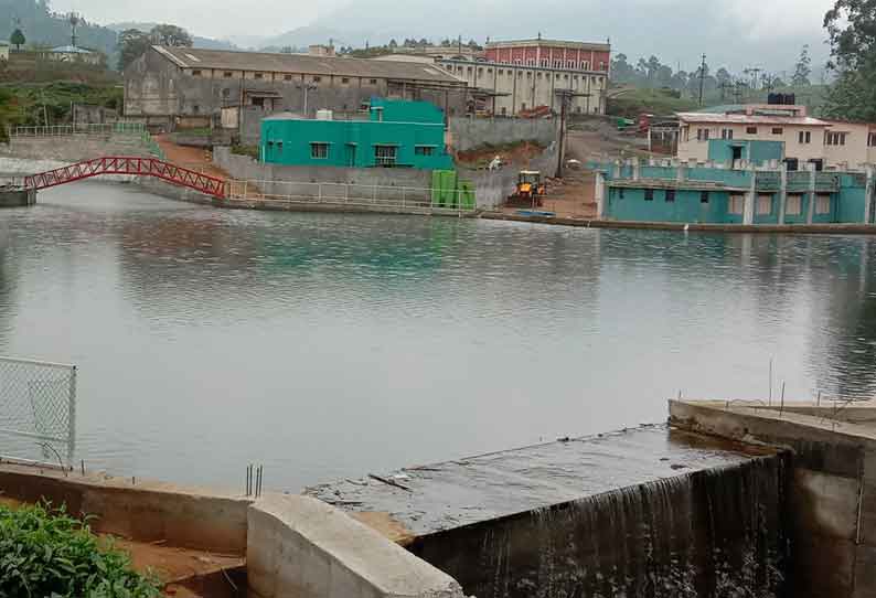 கொரோனா ஊரடங்கு காரணமாக வெறிச்சோடிய வால்பாறை படகு இல்லம்