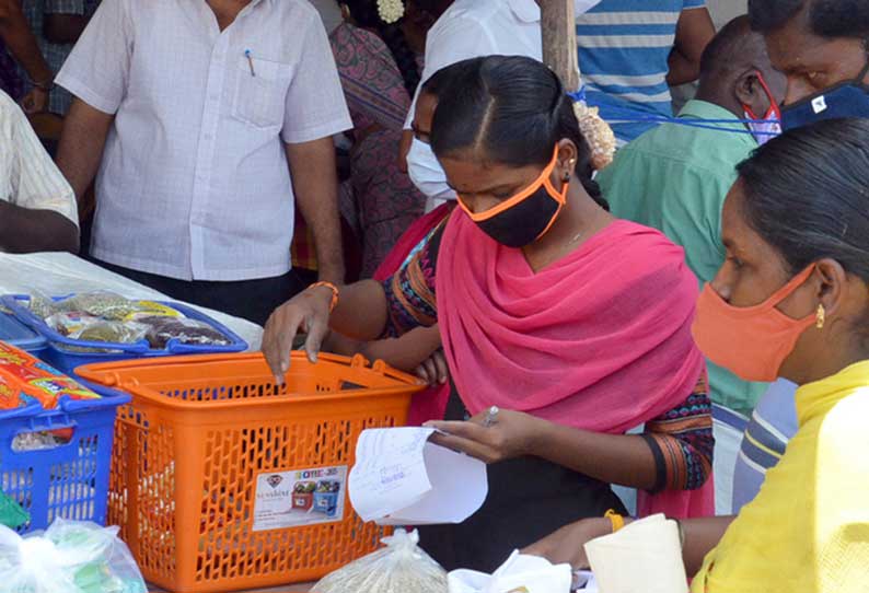 நாளை முதல் முழு ஊரடங்கு : கடைகளில் அலைமோதிய பொதுமக்கள் கூட்டம்