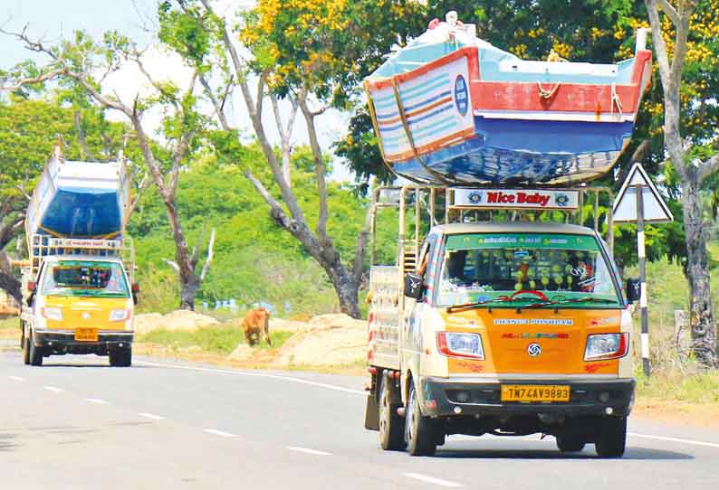 முழு ஊரடங்கு: சீசன் மீன்பிடிப்புக்கு வந்த மீனவர்கள் திரும்பிச்சென்றனர்