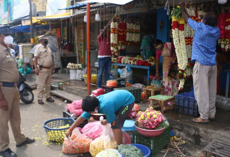 சேலத்தில் தடையை மீறி செயல்பட்ட பூக்கடைகளுக்கு அபராதம்