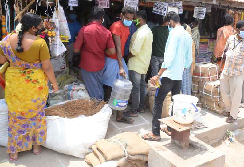 நாட்டு மருந்து கடைகளில் குவியும் பொதுமக்கள்