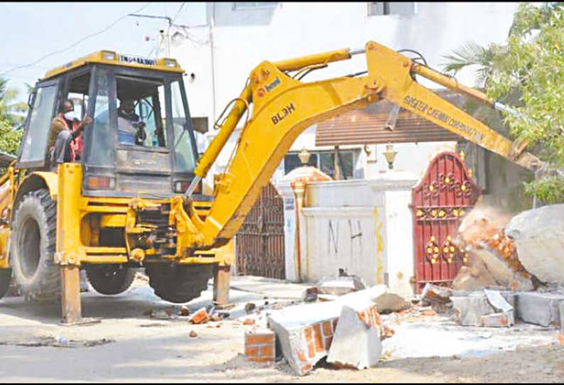 திருவொற்றியூர் அருகே ஆக்கிரமிப்புகளை அகற்ற எதிர்ப்பு; அதிகாரிகளுடன் வியாபாரிகள் வாக்குவாதம்