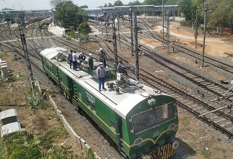 விழுப்புரம் ரெயில் நிலையத்தில் பராமரிப்பு பணிகள் மும்முரம்