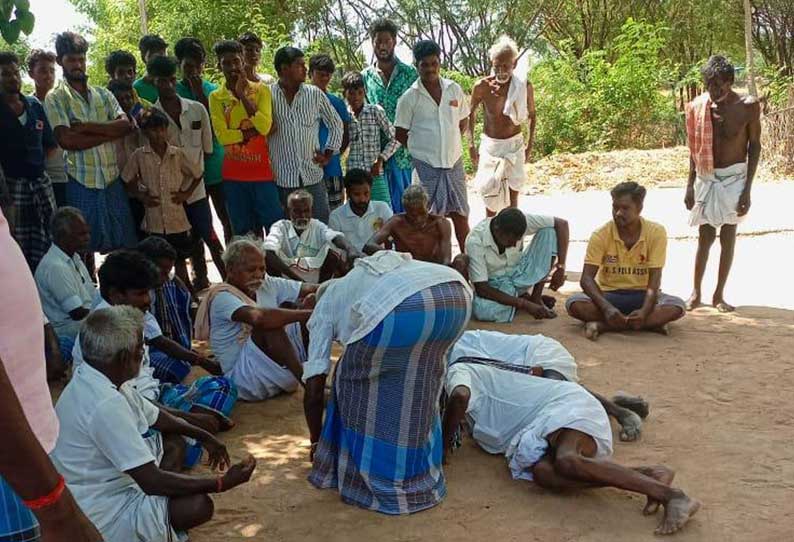 காலில் விழுந்து மன்னிப்பு கேட்ட முக்கியஸ்தர்கள்